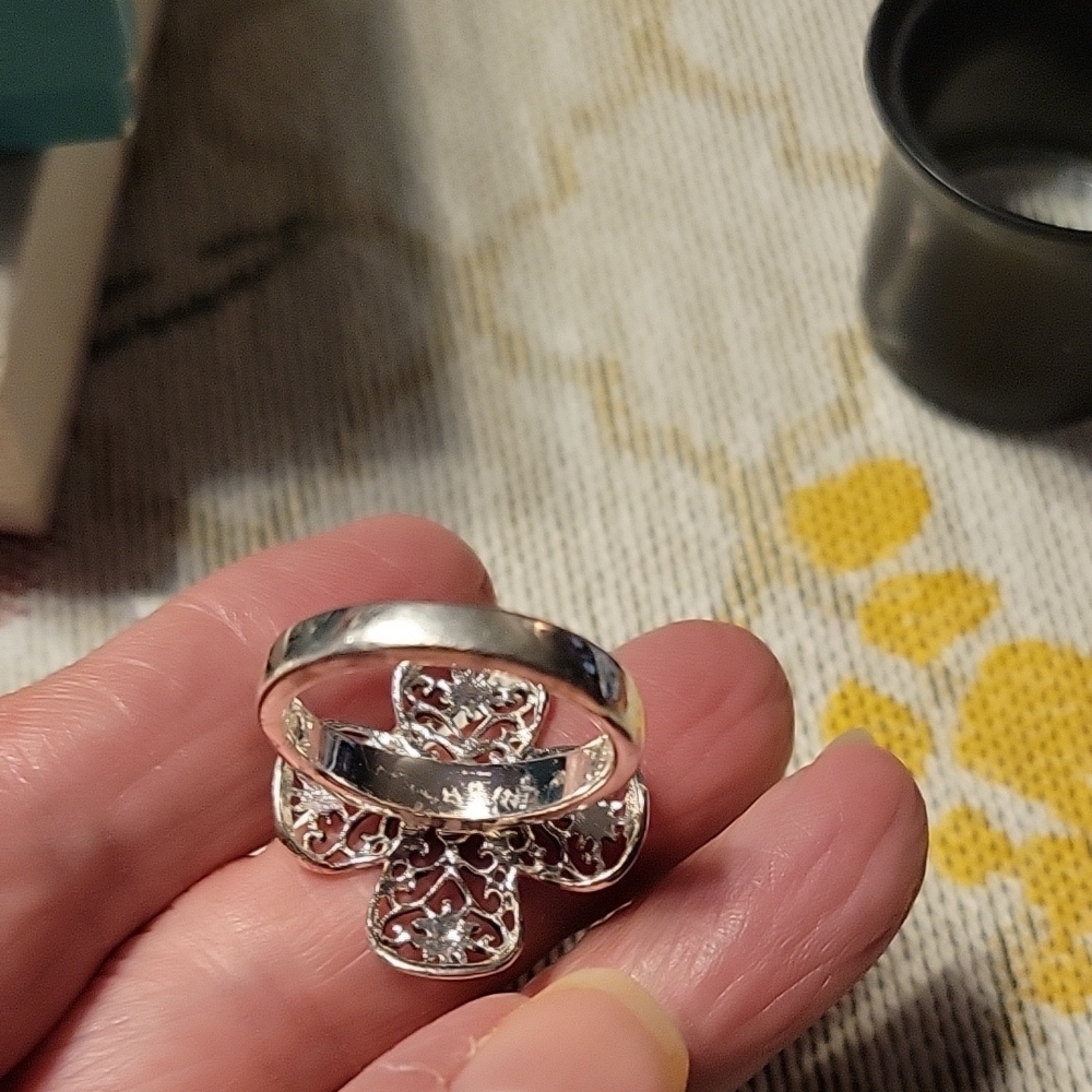 Pretty Flower Ring - image 4